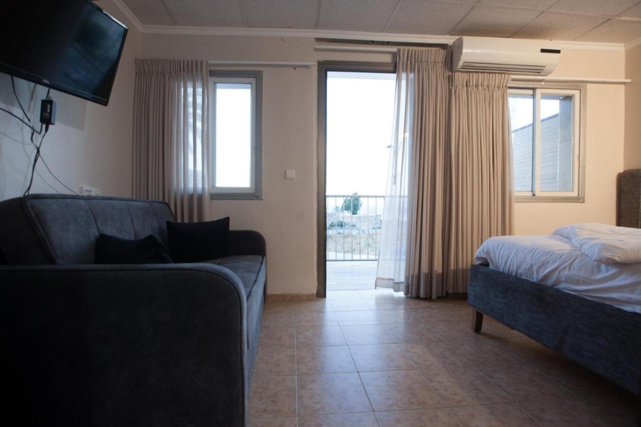 Puy Ahuzat Haosher Hotel Tiberias Buitenkant foto
