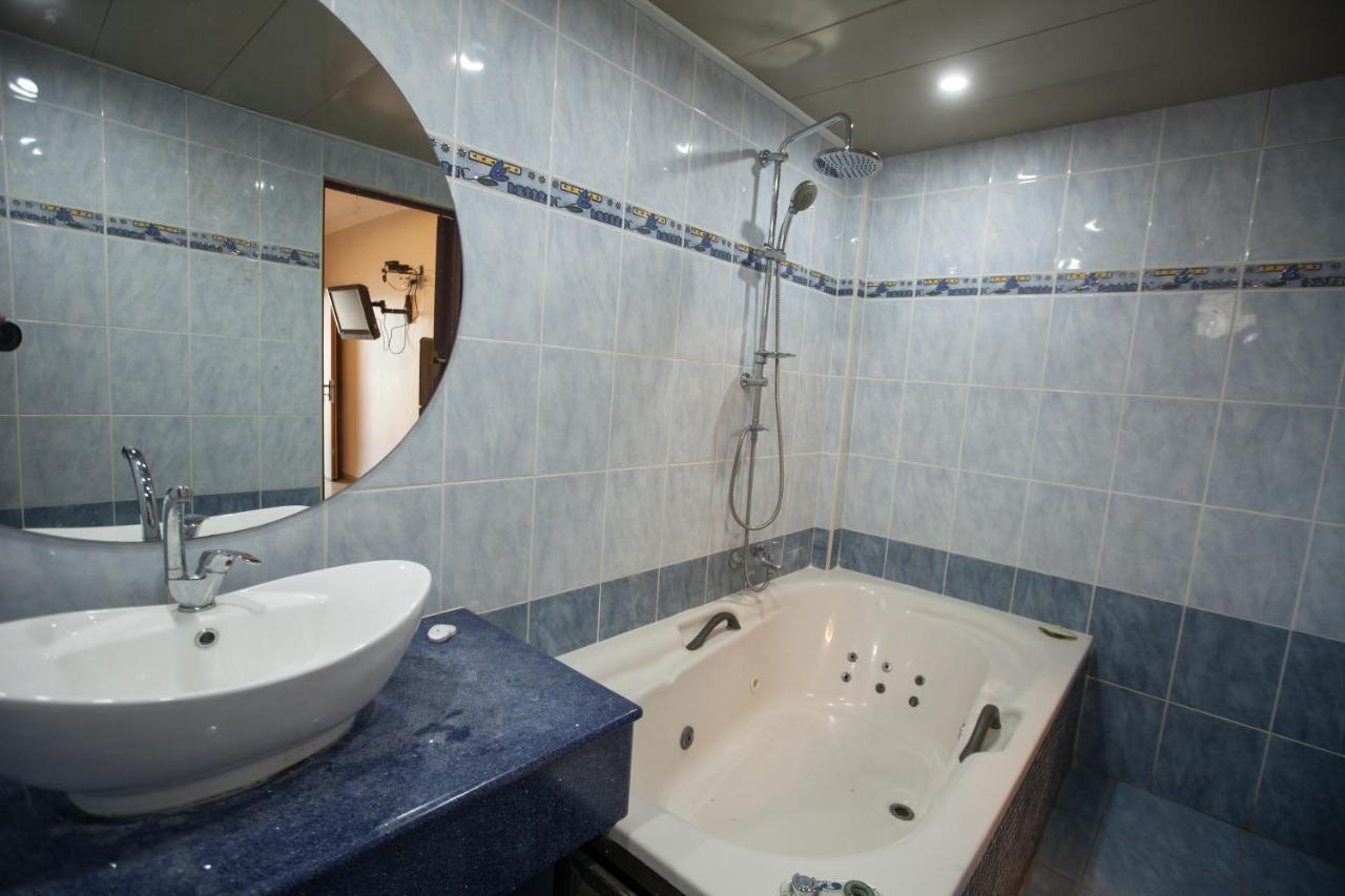 Puy Ahuzat Haosher Hotel Tiberias Buitenkant foto
